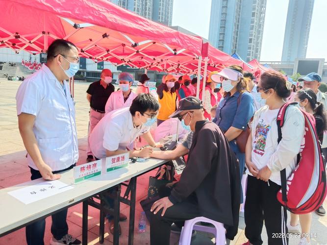 愛爾眼科醫院,疾控中心在文化體育中心廣場設立了"健康服務"專區咨詢