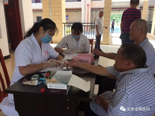 龍南縣民政局聯合金塘醫院為敬老院老人送健康免費體檢奉獻愛心